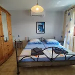 Mihael Апартаменты Целина